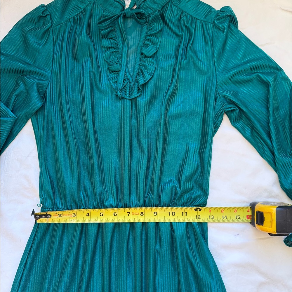1970s Vintage JC Penny Fashions S Ruffle
Keyhole Neck Knee Length Dress - Picture 12 of 12